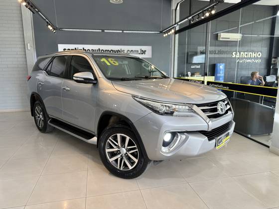 TOYOTA HILUX SW4 2.8 SRX 4X4 7 LUGARES 16V TURBO INTERCOOLER DIESEL 4P AUTOMÁTICO